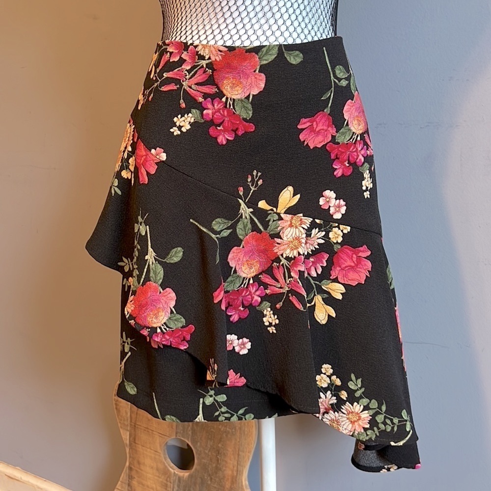 🆕 Lush Asymmetrical Floral Skirt NWT - Size Medium